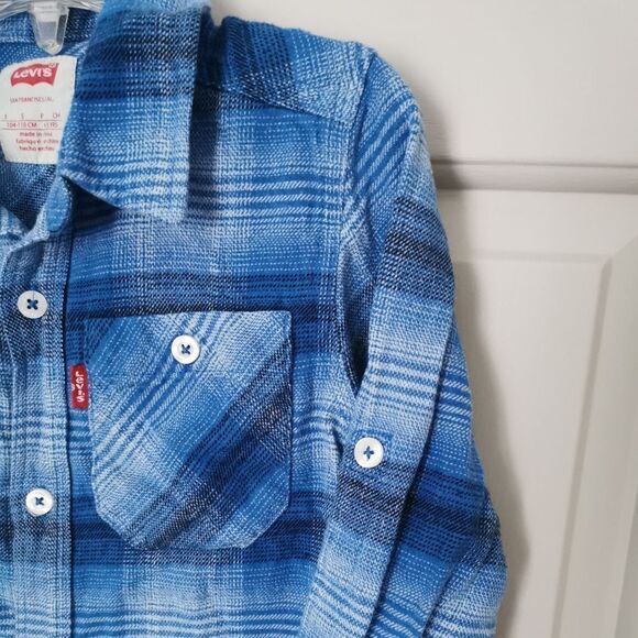2/$20 Levi's boys button down shirt size 5 - Picture 2 of 4